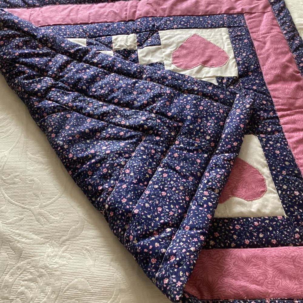 Handmade vintage quilted heart country wall hanging blue / mauve 29 x 29 inches - Picture 2 of 12